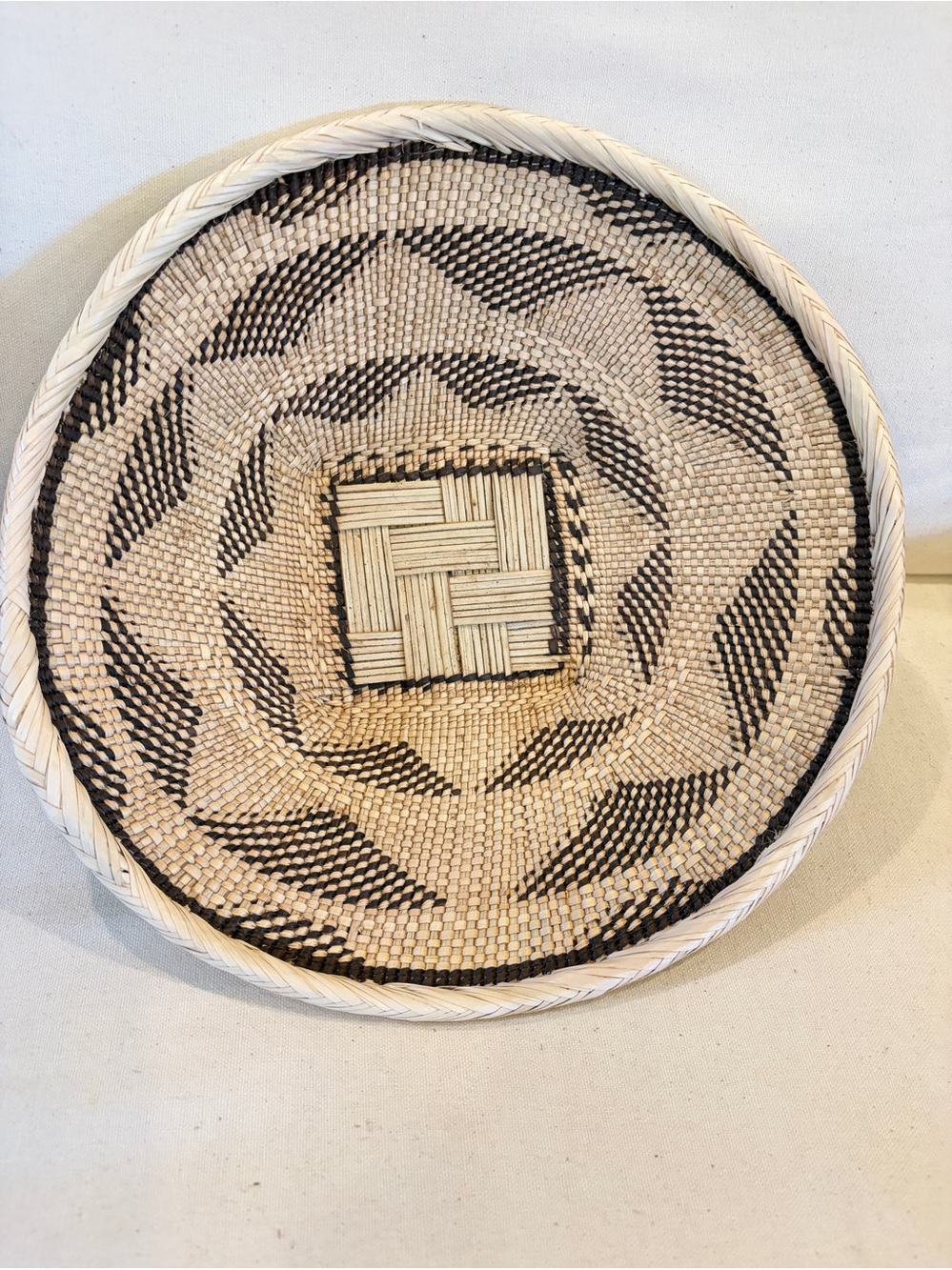 NEW African Woven Basket. Tonga people of Zambia 12.5” Across